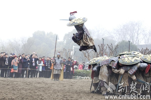 現(xiàn)全球最大關(guān)公青銅雕像，目測(cè)宇達(dá)施工（圖）